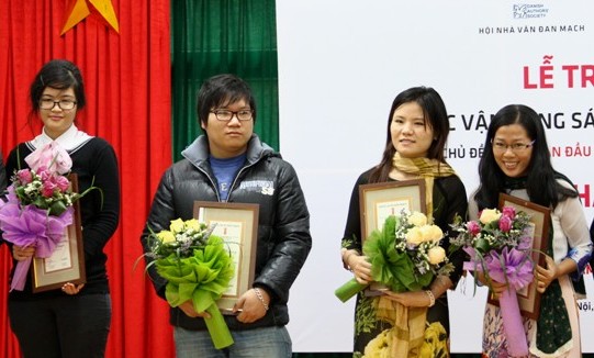 Trao giải Cuộc vận động sáng tác văn học cho thiếu nhi năm 2010-2011